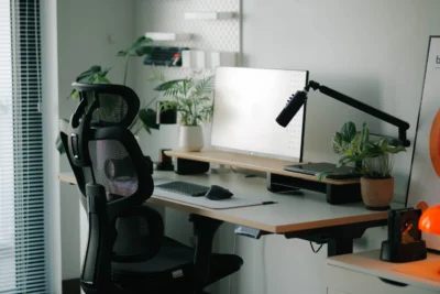 office workstation in Singapore, A single desk works for focused solo work